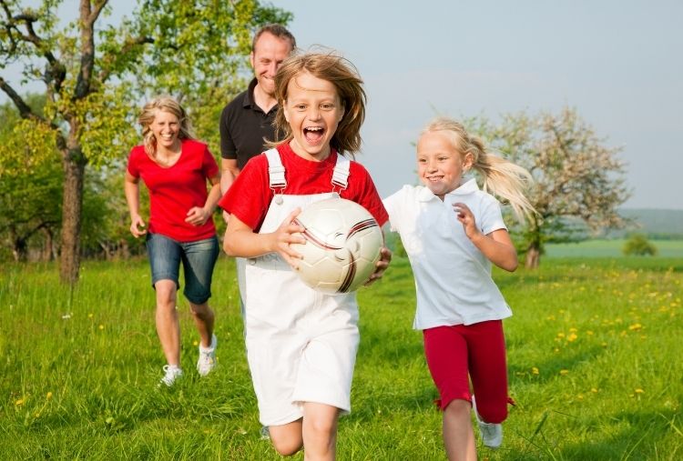Exercícios para família crianças correndo