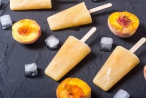 Picolés veganos de pêssego