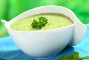 Sopa de espinafre com frango